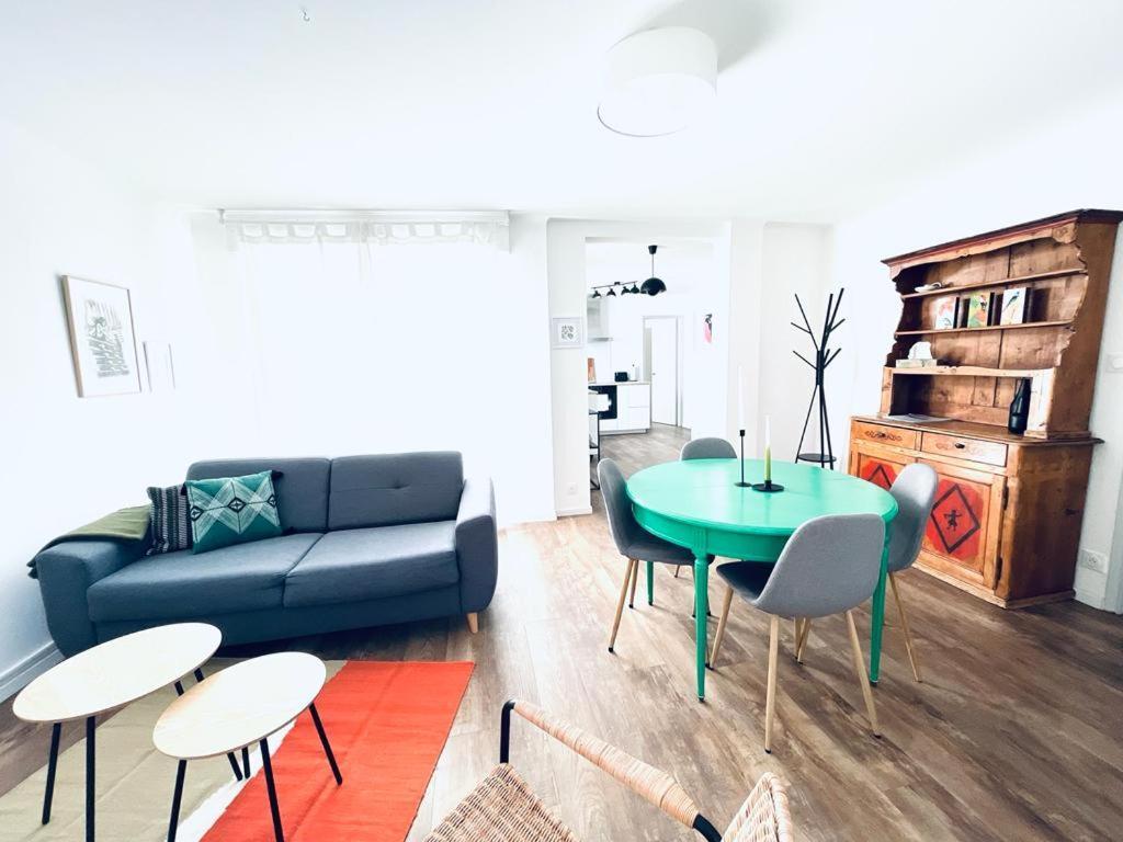 Au Perron Avec Garage Et Balcon A Ribeauville Exterior photo
